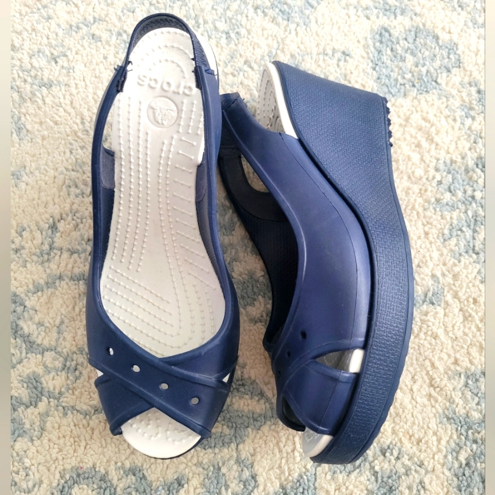 CROCS Farrah Wedge Sandals Size 8 W